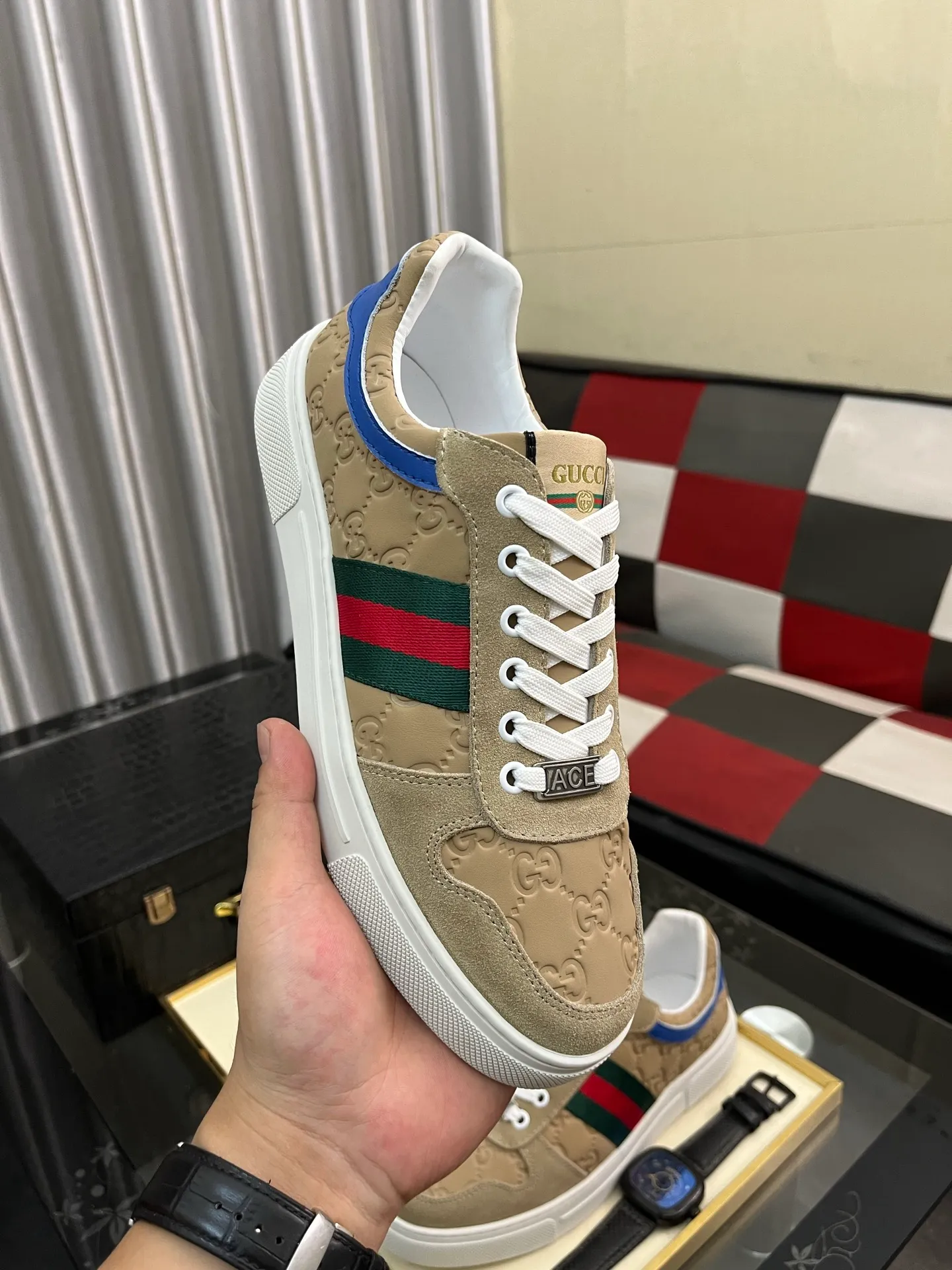 Men's Men's Shoes💰440⌚️⌚️【GUCCI】Gucci men's latest white shoe series casual shoes! The official website is built 1:1. Upper: Made of imported cowhide, with electric embroidery ➕Inner lining: Made of high-quality first-layer pigskin, soft and comfortable. Picky material selection and exquisite workmanship give you the best enjoyment. Size: 38-44 yards, 3️⃣ colors available.